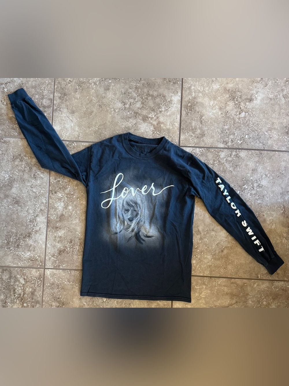 TAYLOR SWIFT LOVER Long-Sleeved T-Shirt Size Small Album Cover Black/Gray White